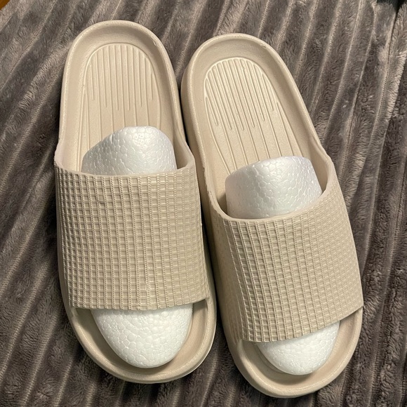 Cushiony slides - Picture 2 of 3